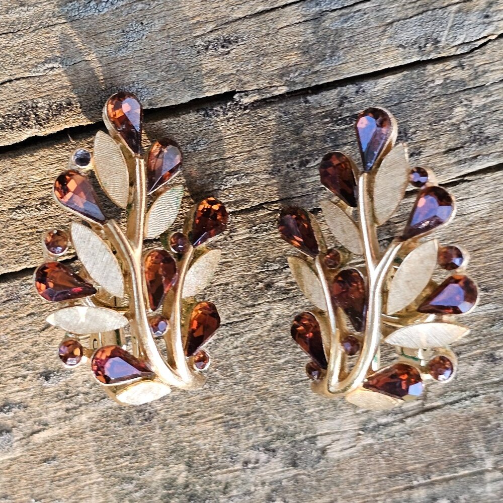 Vintage Crown 👑Trifari Gold Tone Amber Rhinestone Clip On Earrings
